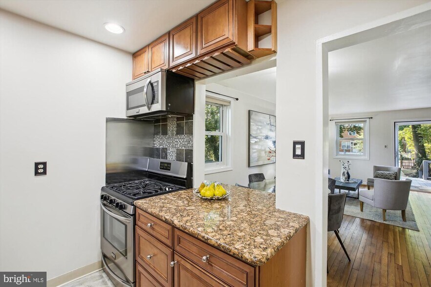 Building Photo - 127 Dale St