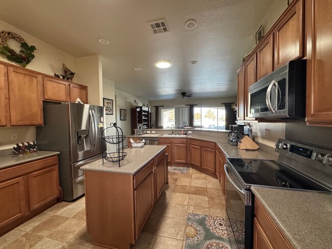 Building Photo - 55 + Community of Sun City Del Webb in App...