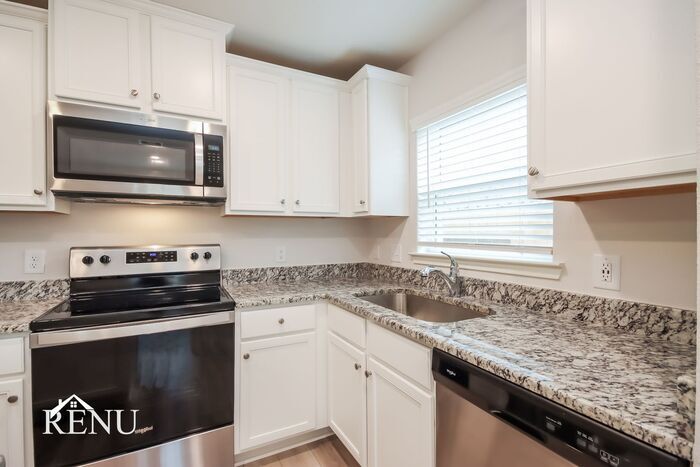 Building Photo - 10414 Sweetwater Creek Dr