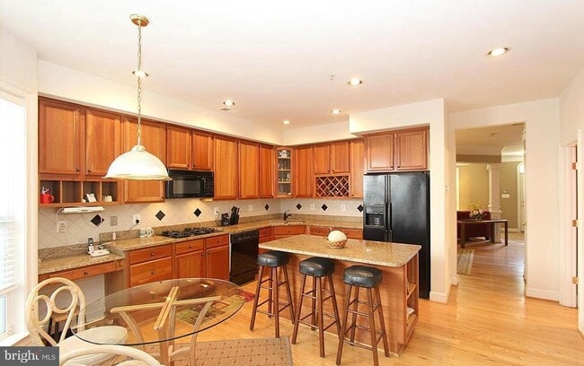 Building Photo - 537 Longhorn Crescent