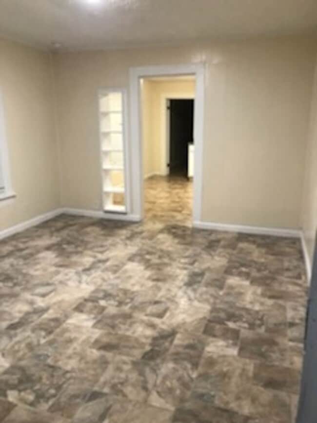 Building Photo - Duplex 1 Bedroom