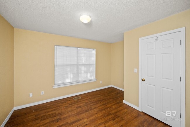 Building Photo - 8564 Garden Cir
