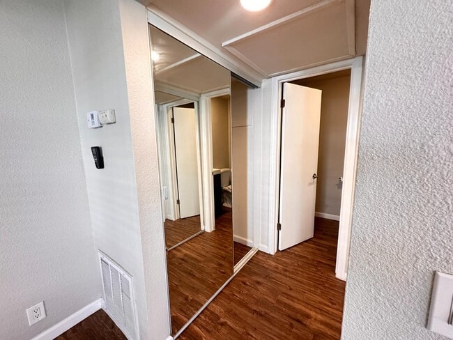 Building Photo - 774 Eastshore Terrace