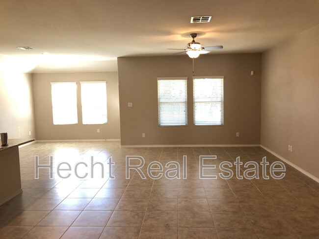Building Photo - 836 Hillrose Dr