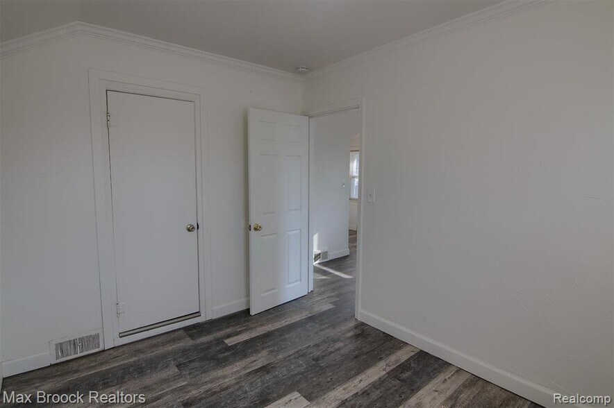 Building Photo - 4191 Farner Ave