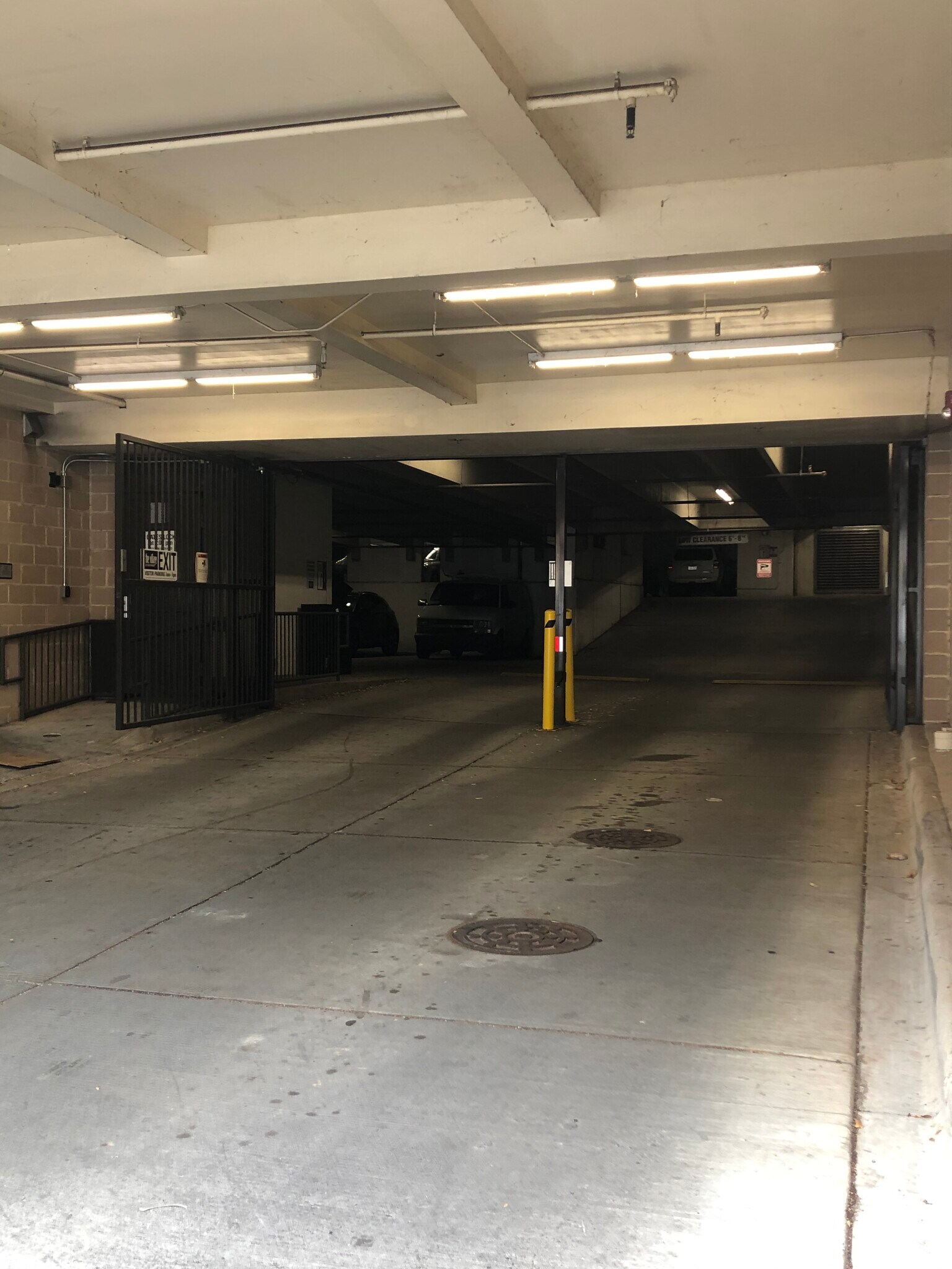 Building Photo - 2125 Southend Dr