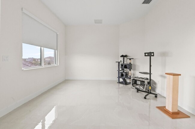 Building Photo - 15030 Wildwood Cir