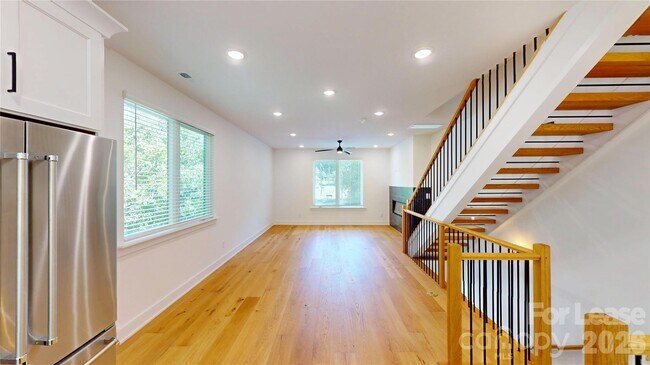 Building Photo - 156 Mattoon St