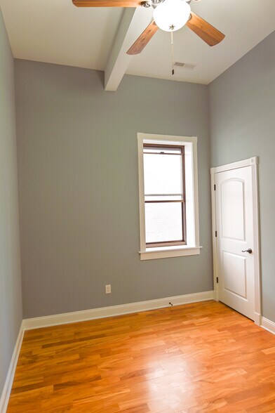 Building Photo - 106 N Division St