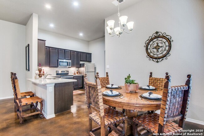 Building Photo - Modern Duplex Living in Seguin, TX