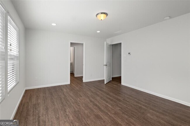 Building Photo - 1139 Lookout Ave NW