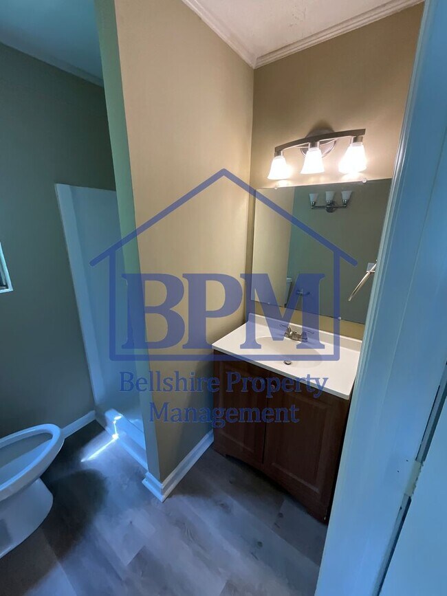 Building Photo - Spacious 3 Bed, 2 Bath Bottom-Floor Duplex...