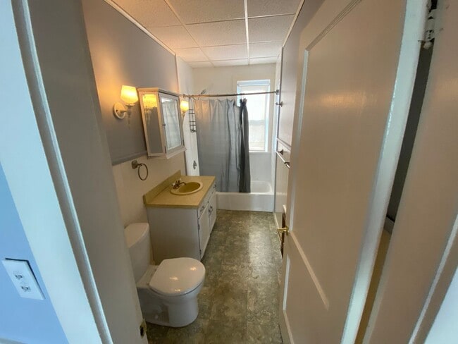 Building Photo - 147 Oakland Ave