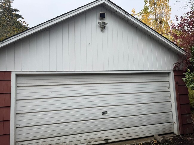 Building Photo - Great Home on acreage!