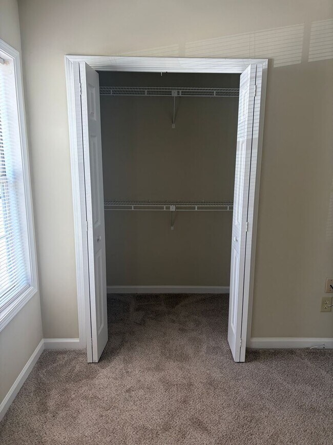 Building Photo - Stepless Townhome