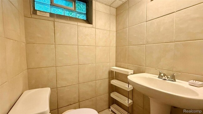 Building Photo - 24290 Eastwood St