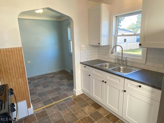 Building Photo - 21417 Gardenview Dr