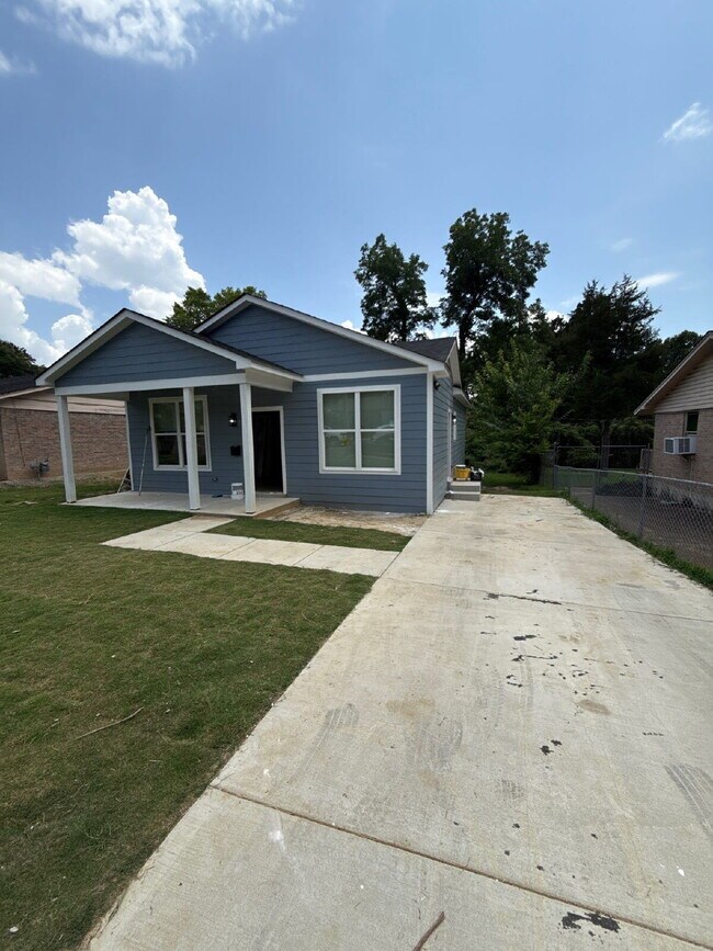Building Photo - Fully Renovated Spacious 3BR in South Memphis – Section 8 Welcome