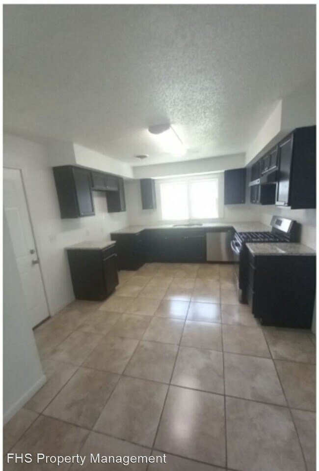 Building Photo - 4 br, 2 bath House - 1731 W Walnut