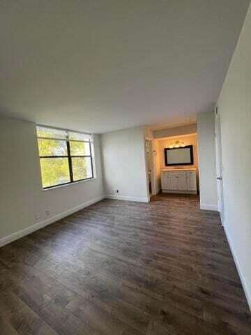 Building Photo - 825 Egret Cir