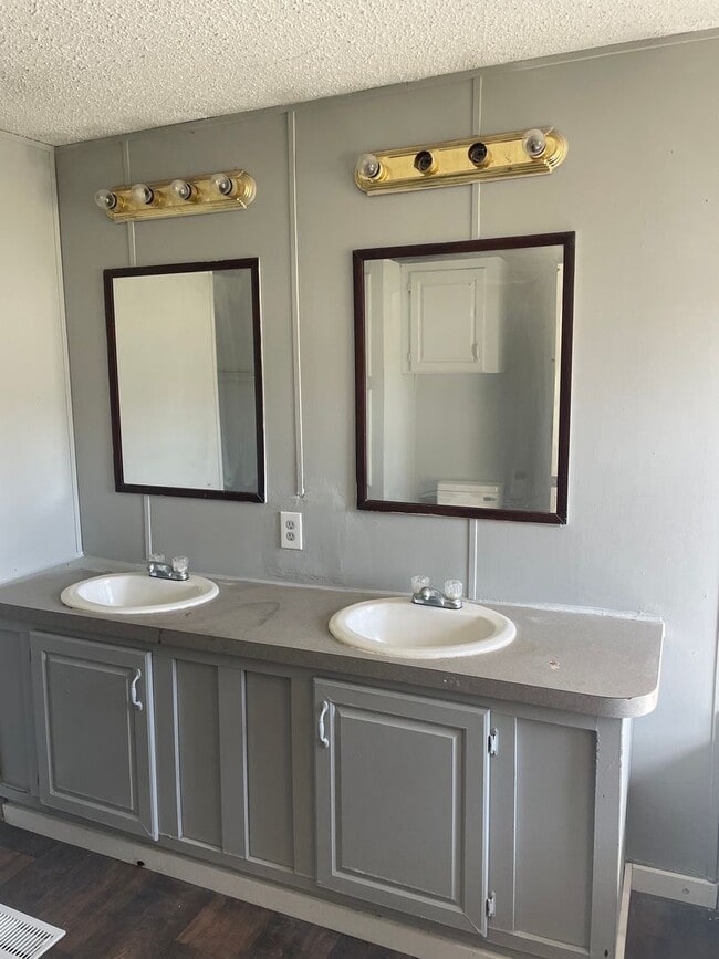 Building Photo - 3 BR 2 Bath 1,280 sq ft singlewide mobile ...