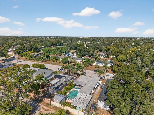 Building Photo - 2444 34th Ave N