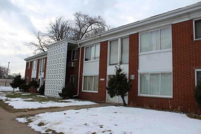 Building Photo - 16165 Schaefer Hwy