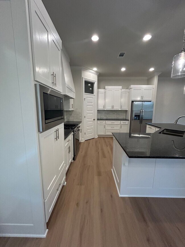 Building Photo - Beautiful Bentonville Home! 4 Bedrooms, 2....