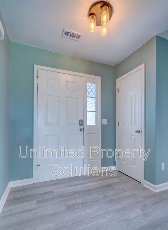 Building Photo - 7518 Whitney Dr