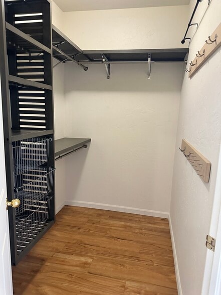 Building Photo - 2701 Midland Ave