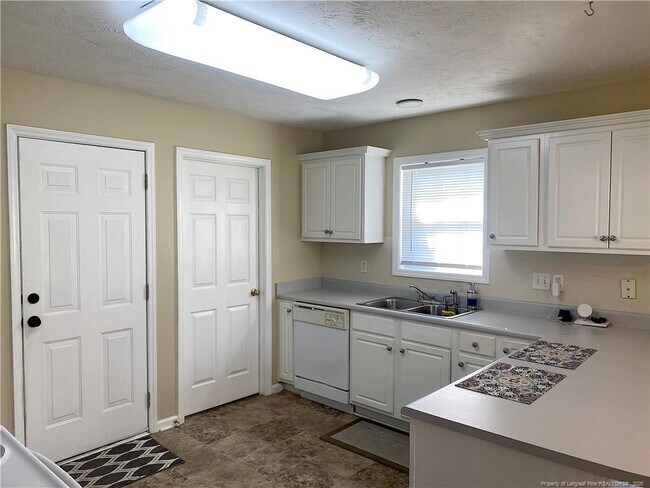 Building Photo - 675 Americana Dr