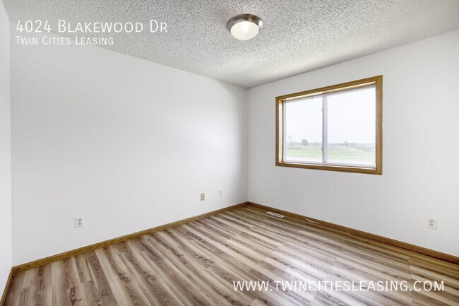 Building Photo - 4024 Blakewood Dr