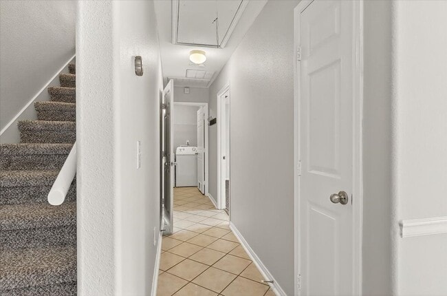 Building Photo - 2110 Encino Dr