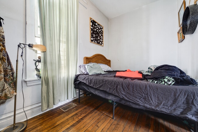 Building Photo - 3521 W Cortland St