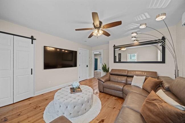 Building Photo - 266 Main St