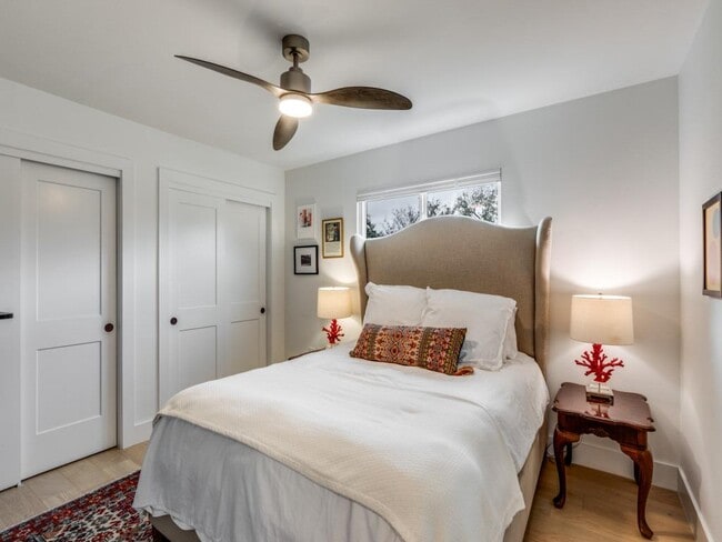 Building Photo - 2209 Fair Oaks Dr