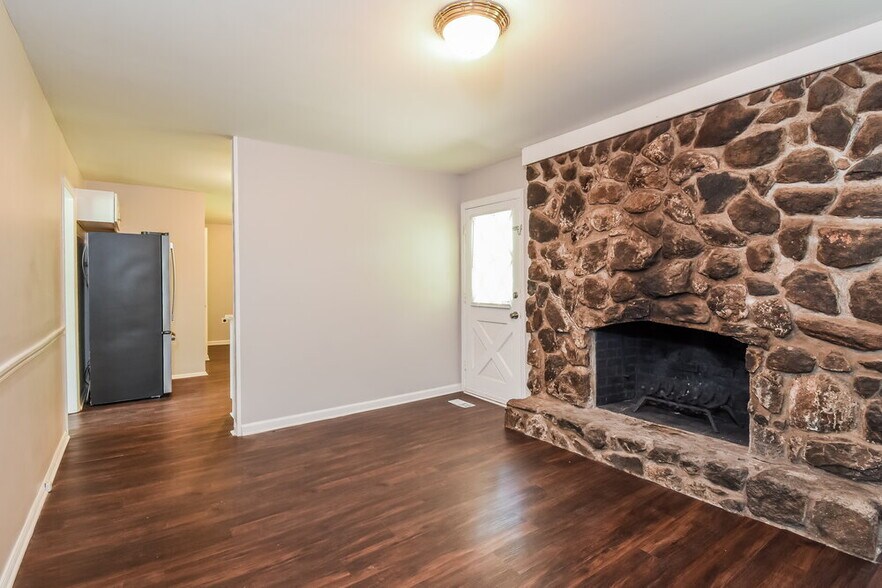 Building Photo - 4212 Plumtree Way