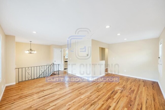 Building Photo - 9 Juniper Pl