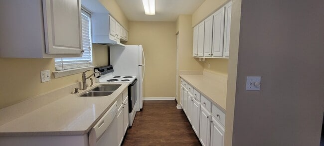Building Photo - 3 bedroom/2 bath in Palm Grove
