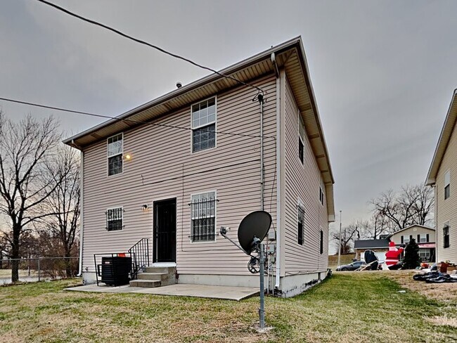 Building Photo - 4221 Woodland Ave