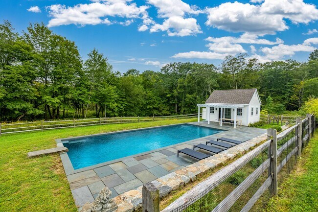 Building Photo - 43 Butternut Rd