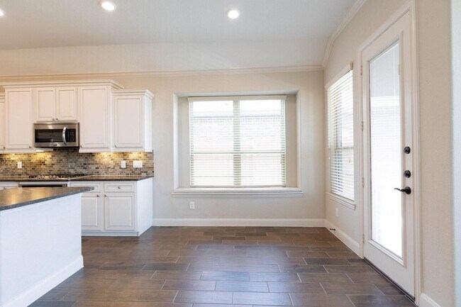 Building Photo - 28006 Laurel Garden Ln