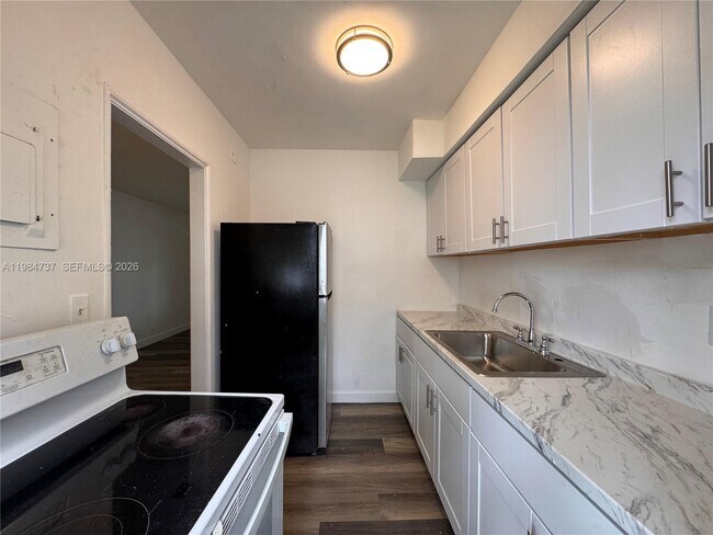 Building Photo - 1711 Fillmore St