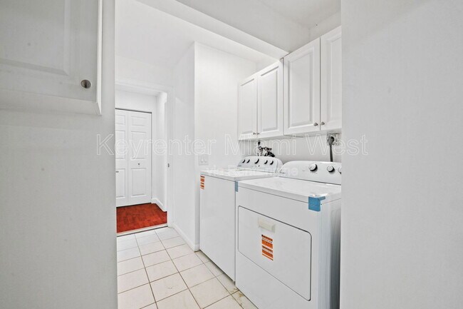 Building Photo - 4332 SW 148th Pl