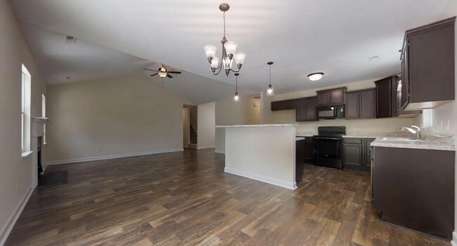 Building Photo - NEW LISTING!!!!!