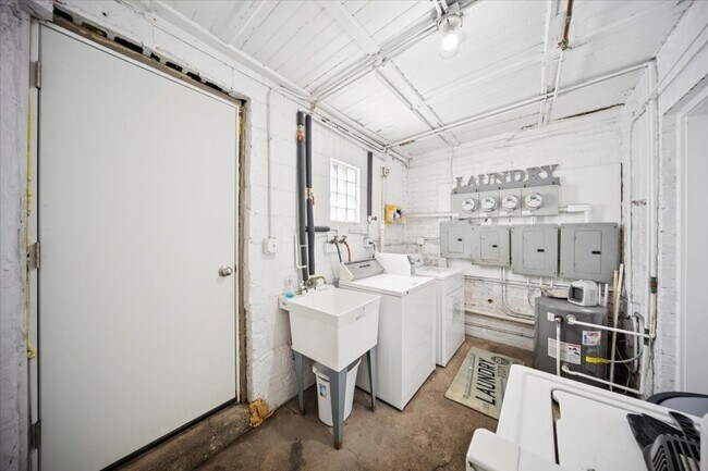 Building Photo - 750 S Oakley Blvd