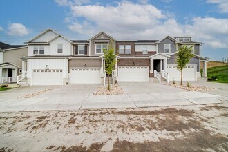 Building Photo - 16422 S Bull Spgs Ln