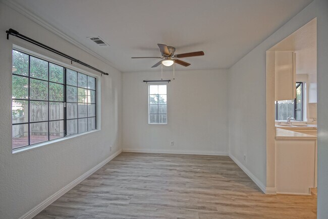 Building Photo - Newly Updated, Detached Rear Townhome w/ S...