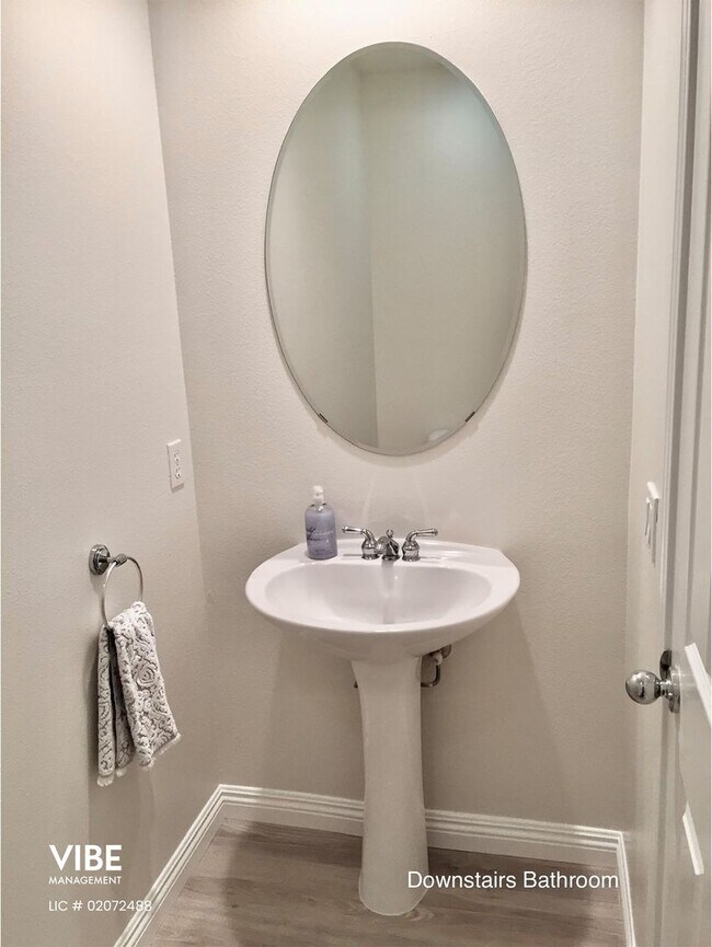 Building Photo - Beautifully updated Verdigris 3 bedroom Single Family Home with Sunset Views!