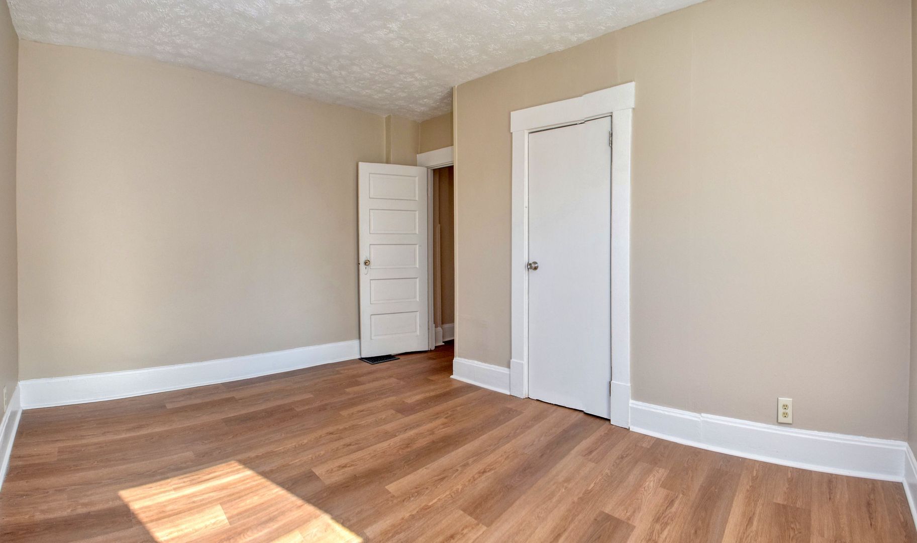 Building Photo - Bates-Hendricks/Newly Remodeled 3 Bedroom Half Double